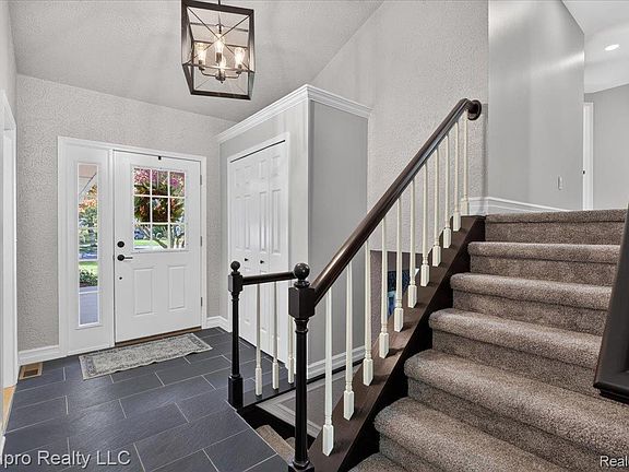 4th image of 660 Gail Ct