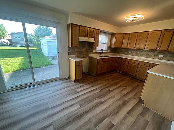 4th image of 4051 Russet Way