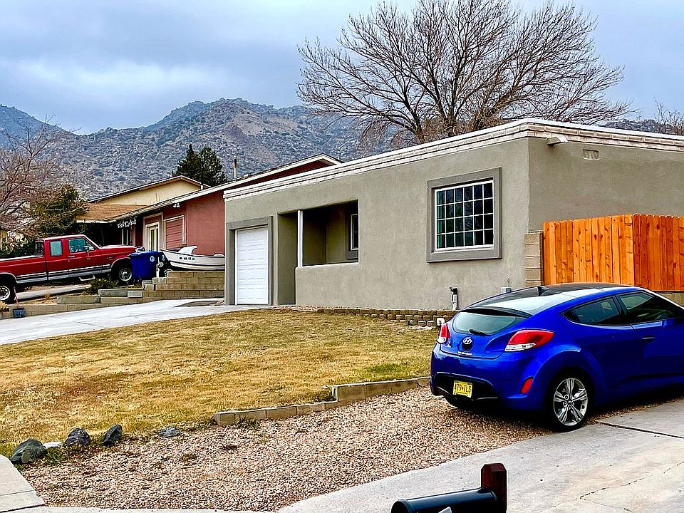 Ext w/ Nearby Mountains 