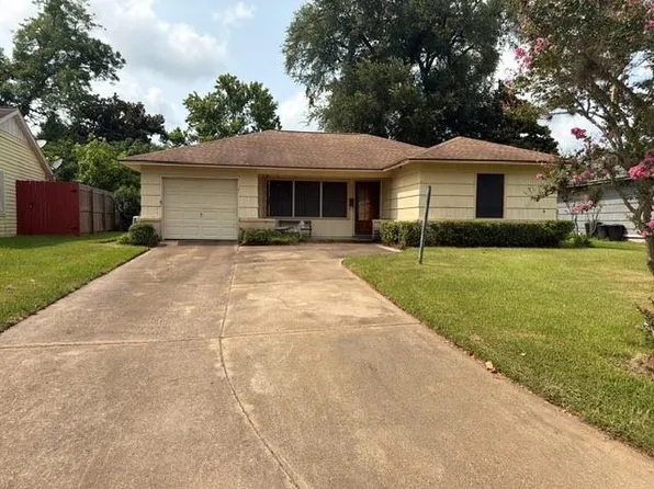 311 Wisteria St, Lake Jackson, TX 77566