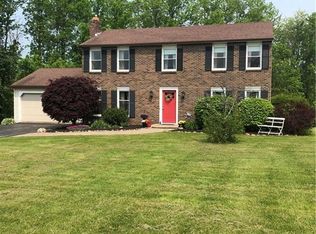 8 Rosscommon Cres, Fairport, NY 14450