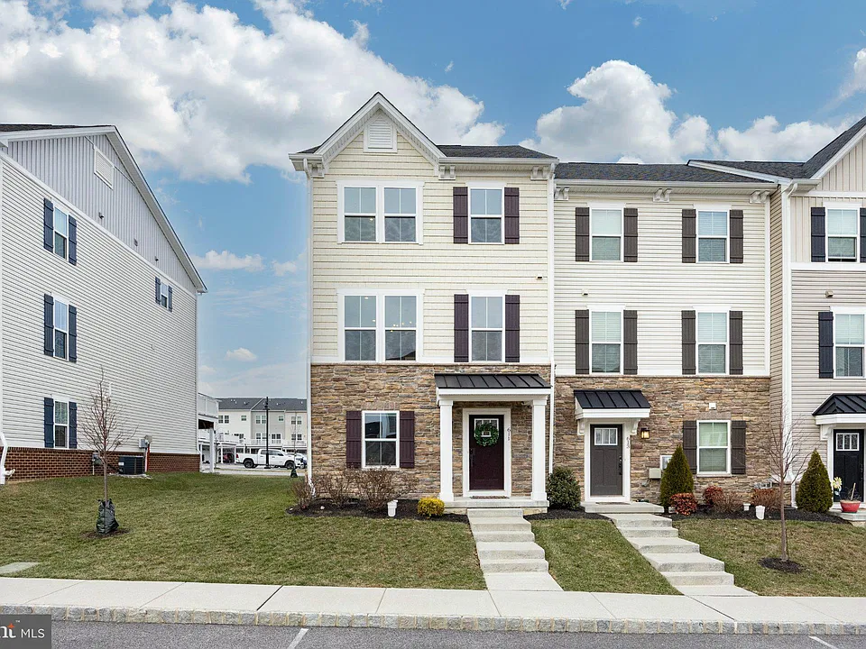 611 Holywell Dr