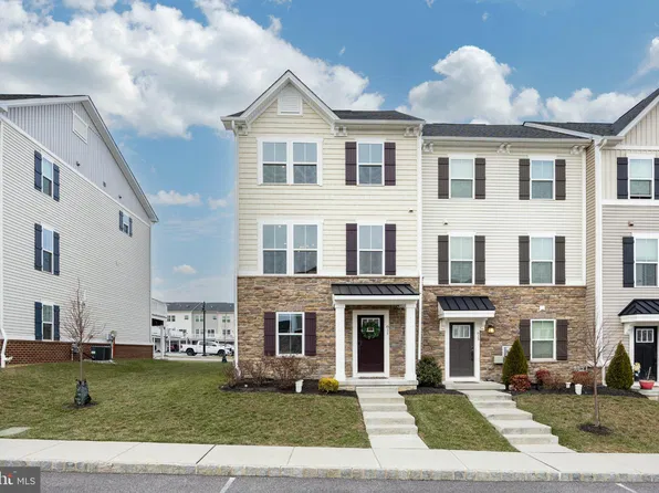 611 Holywell Dr, Malvern, PA 19355