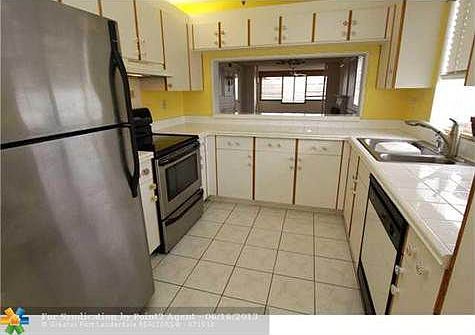 4th image of 7390 N Devon Dr #312