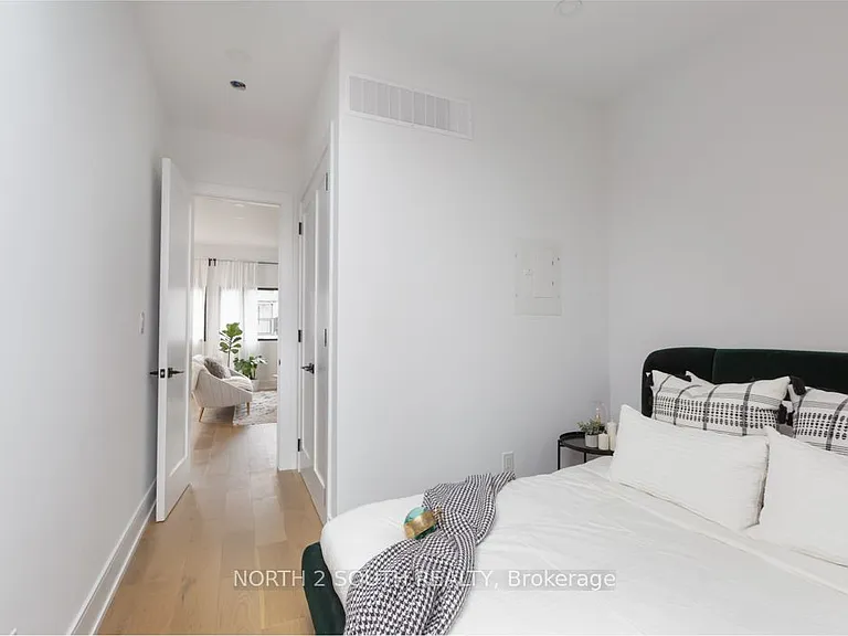 918 Manning Ave #B — Photo 7