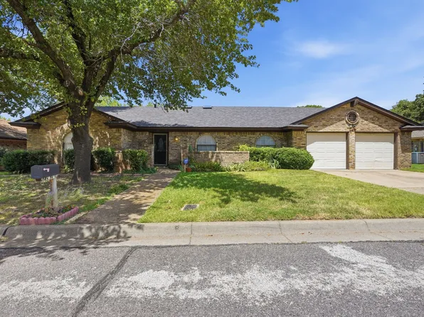 2202 Canyonwood Dr, Arlington, TX 76012