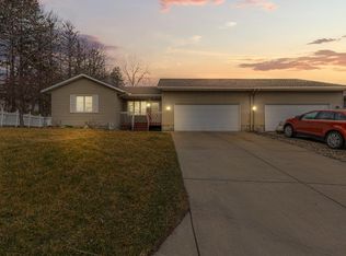 15 10th Ave SE, Faribault, MN 55021