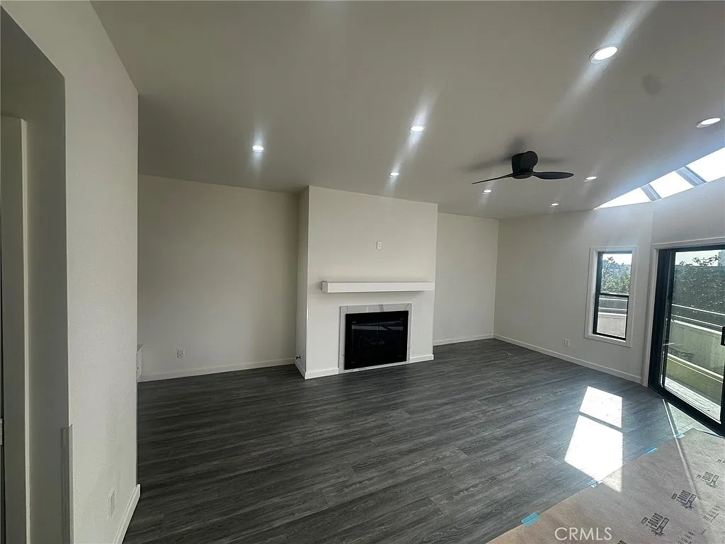 412 N Kenwood St — Photo 3
