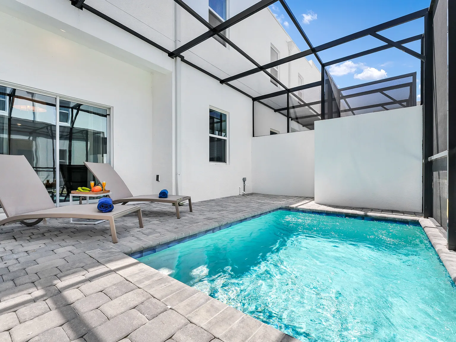 4 bed, $3,200 — Photo 2