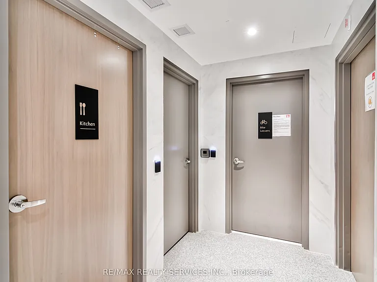 585 Bloor St E #2321 — Photo 31