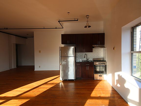 5th image of 16 Manhattan Ave APT 4F