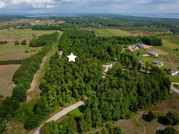 8271 E Boca Vista Trl, Traverse City, MI 49684