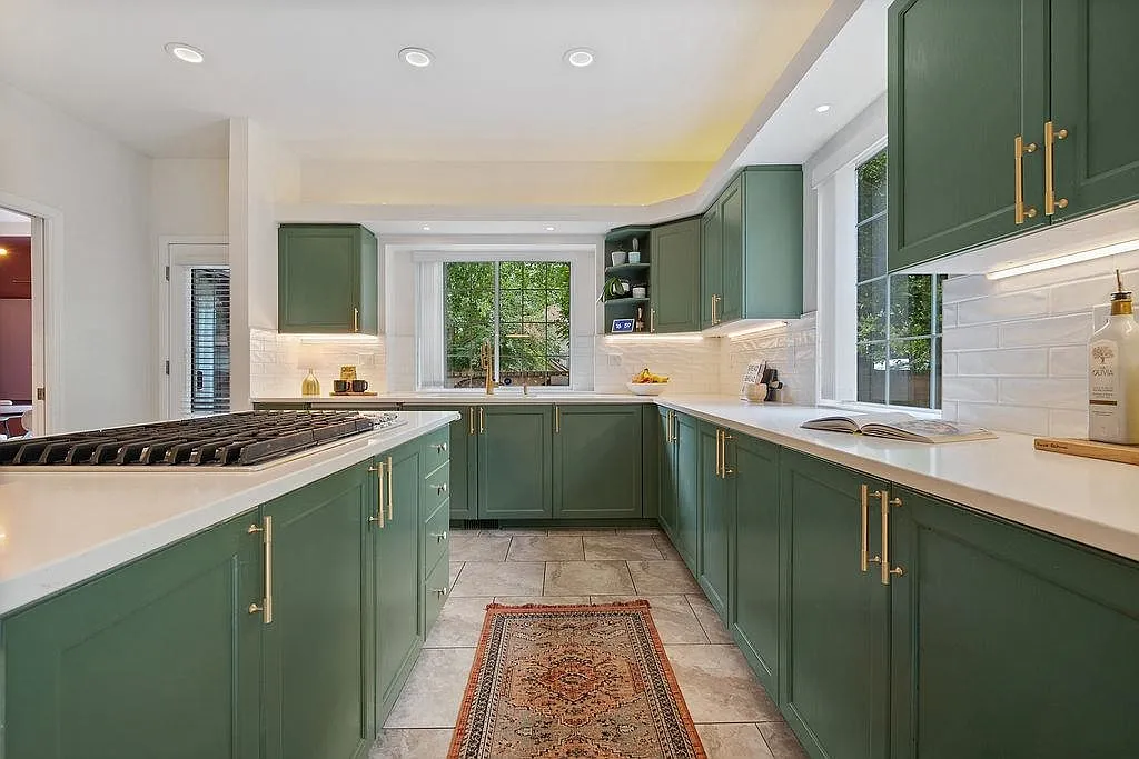 5 bed, 4511 sqft, $6,495 — Photo 3