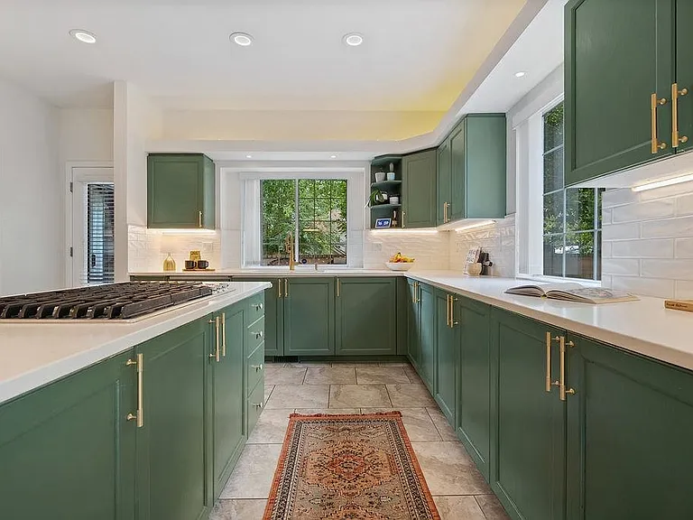 116 Parkside Dr — Photo 3