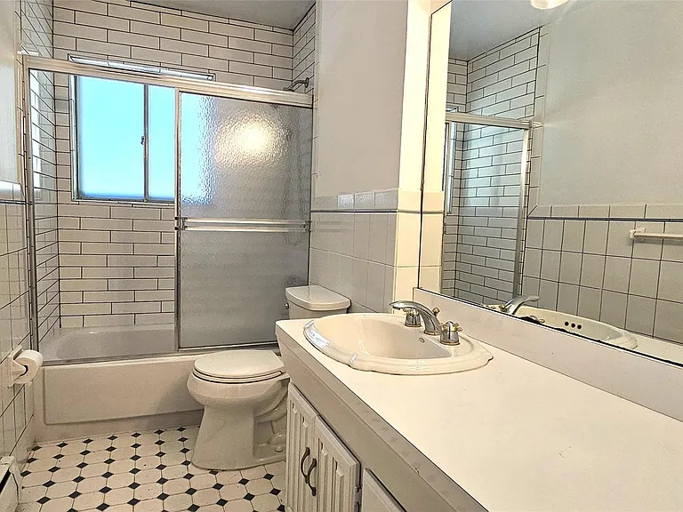 23 Princeton Dr — Photo 30