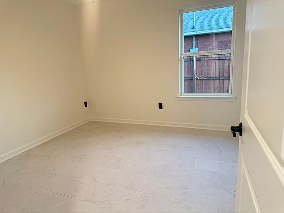 5th image of 1252 Redwood Ln