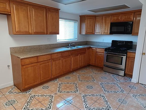 3rd image of 9249 Laurel Ave