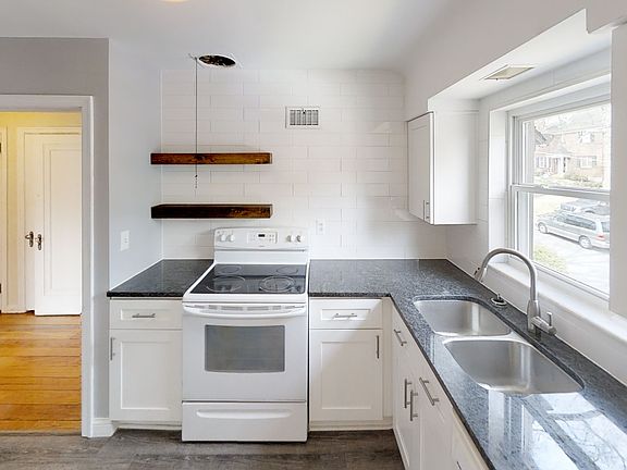 3rd image of 3221 Grischy Ln #2