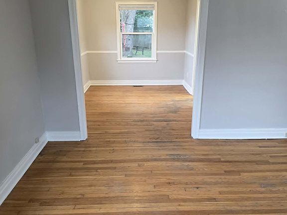 4th image of 328 Hanover Ct