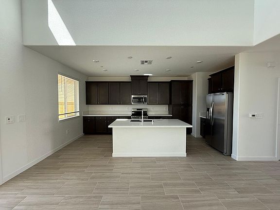 3rd image of 171 Dock Cir