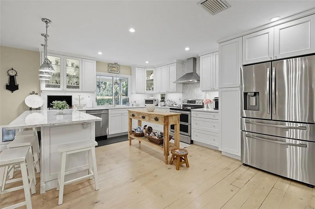 3 bed, 1810 sqft, $8,500 — Photo 3