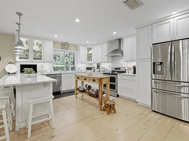 902 Tides Rd — Photo 3