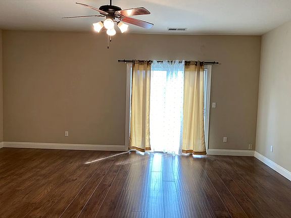 5th image of 3343 E Grove Ave