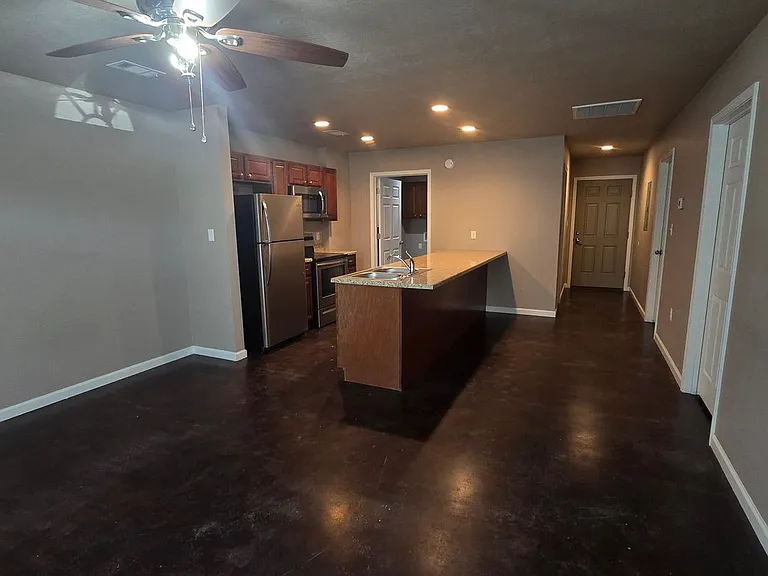 1423 McLain St #9 — Photo 2
