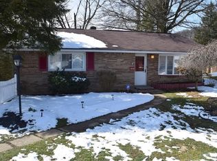 1043 King Arthur Dr, Apollo, PA 15613