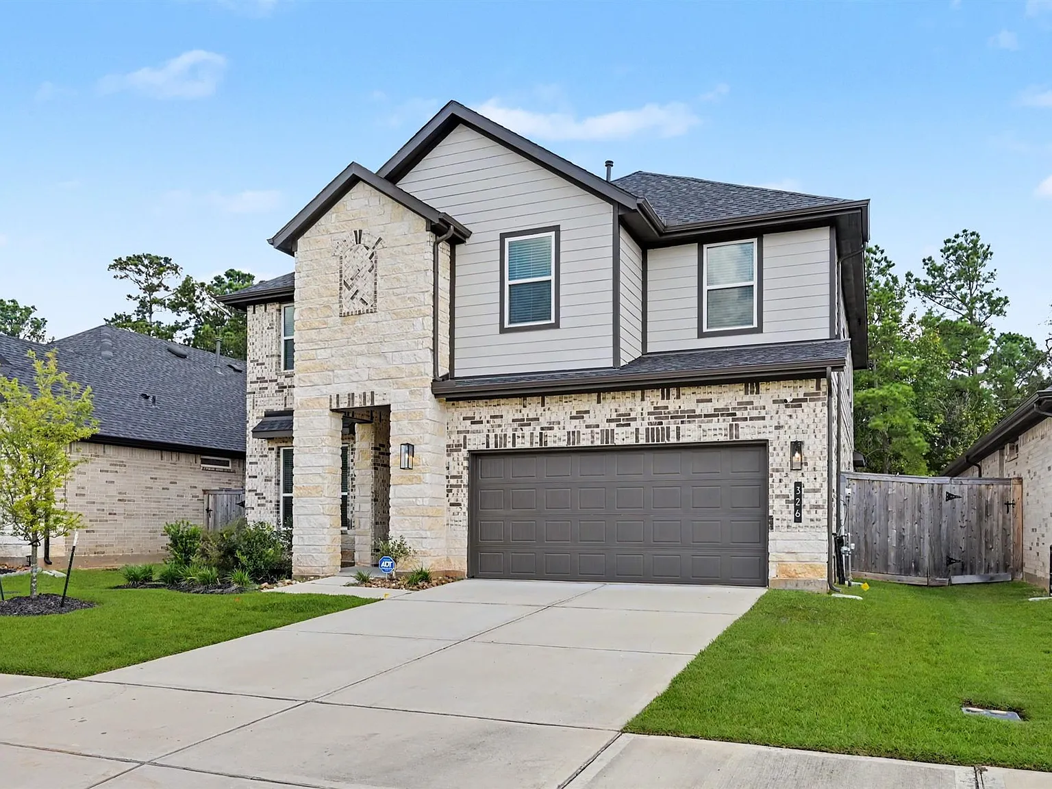 4 bed, 2.5 bath, 2599 sqft, $3,500 — Photo 2