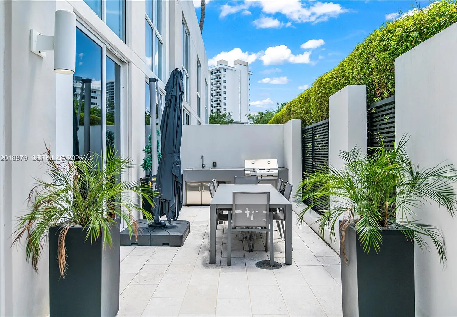 Tiffany House Condo — Photo 2