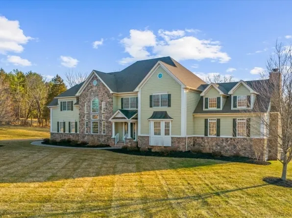 4 Steinbeck Ct, Alexandria Twp., NJ 08848