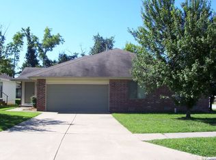 3394 W Montclair Ct, Springfield, MO 65807
