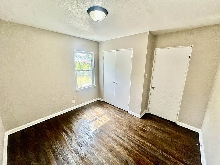 1329 Williams St — Photo 6