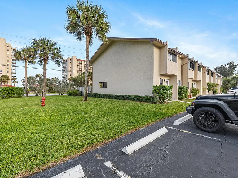 4225 N Highway A1A #17 — Photo 31