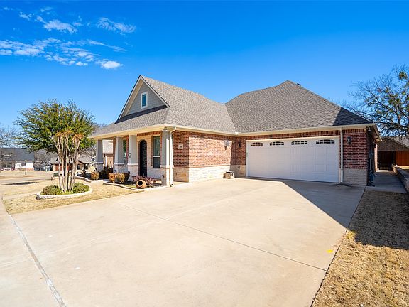 3rd image of 300 Turner Cir