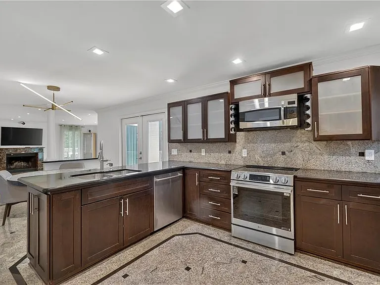 4610 Morton Rd — Photo 15