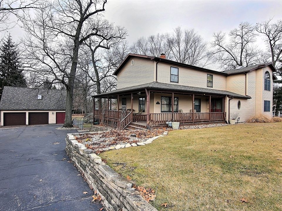 4 bed 3 Bath 1.3 Acres