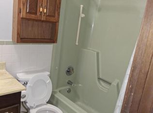 728 Renshaw Ave APT 8, Carmi, IL 62821