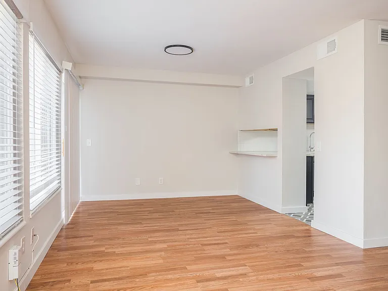 The Oaks Apartments — Photo 26