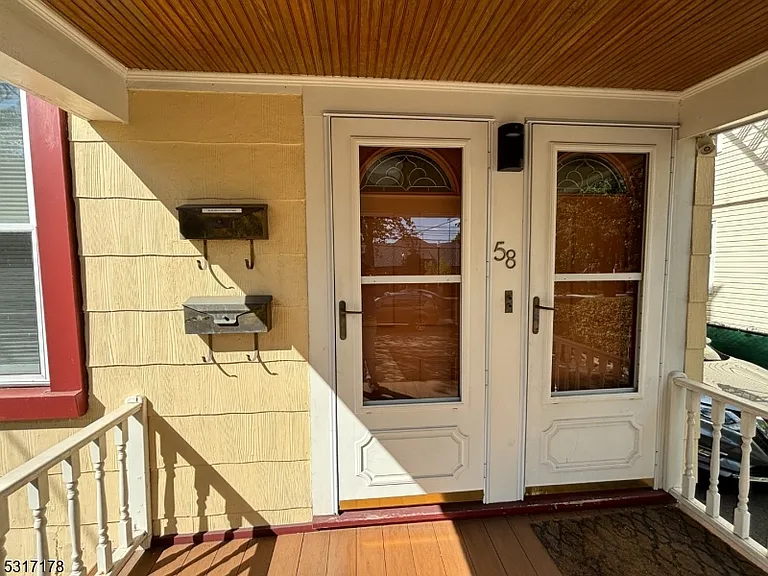 58 Maple Ave — Photo 2