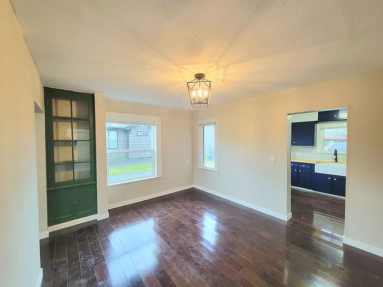 718 Perry Ave — Photo 9