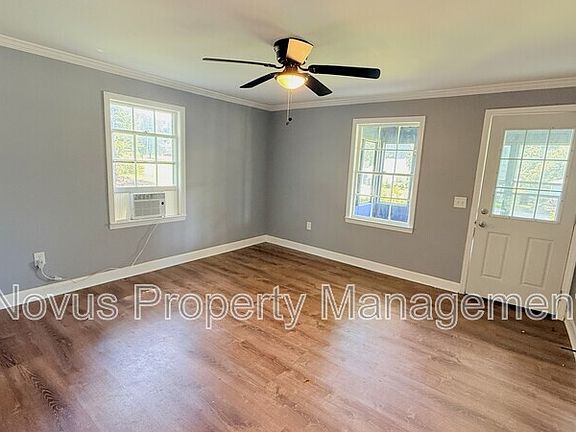 4th image of 223 Waddell St