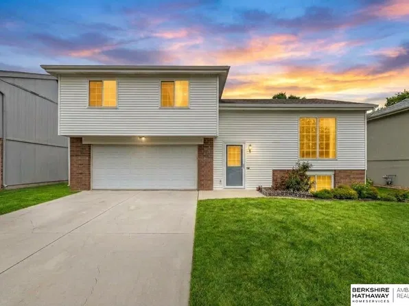 11118 Mary St, Omaha, NE 68164