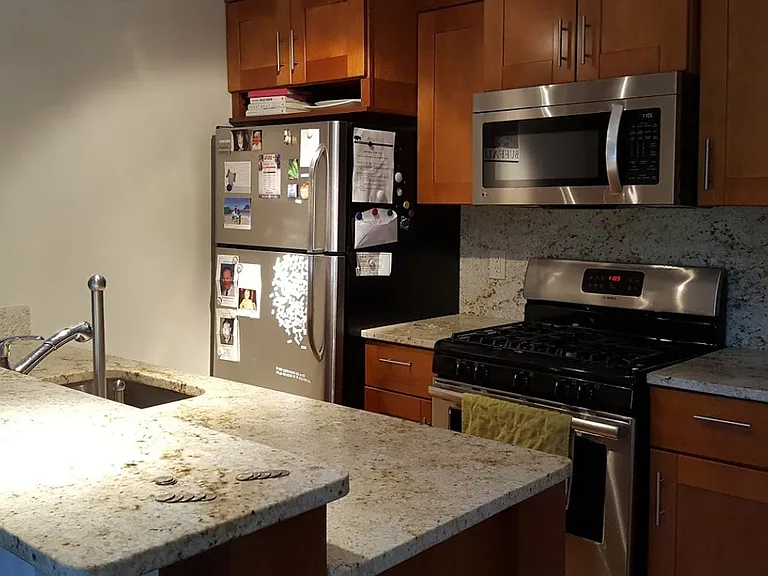The Elmwood Village Apartments — Photo 11