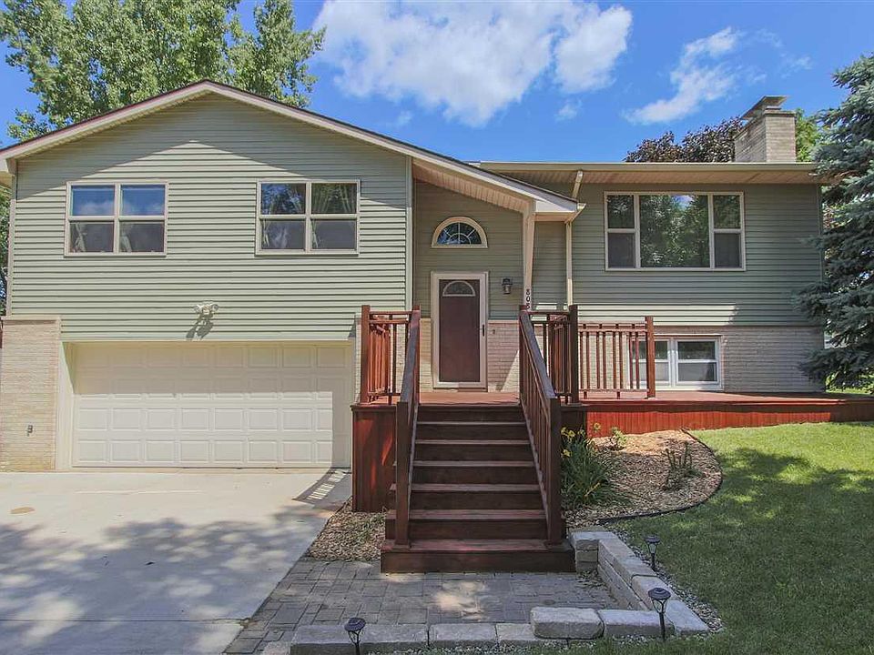 1st image of 808 10th Ave NW