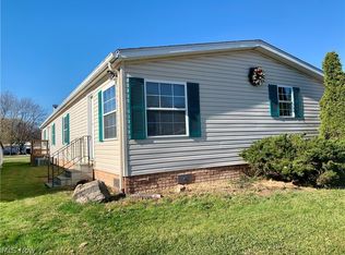 141 Luxor Ln, Amherst, OH 44001