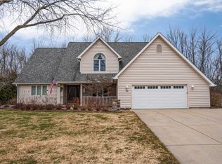 363 Streamside Ct, Grafton, WI 53024