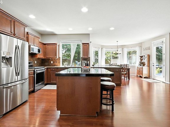 5th image of 3410 SE Radcliff Ct
