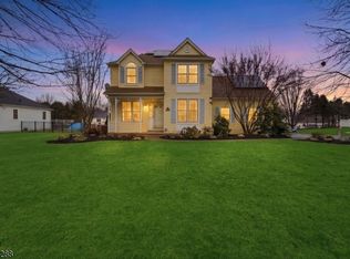 237 Stonehenge Dr, Lopatcong Twp., NJ 08865